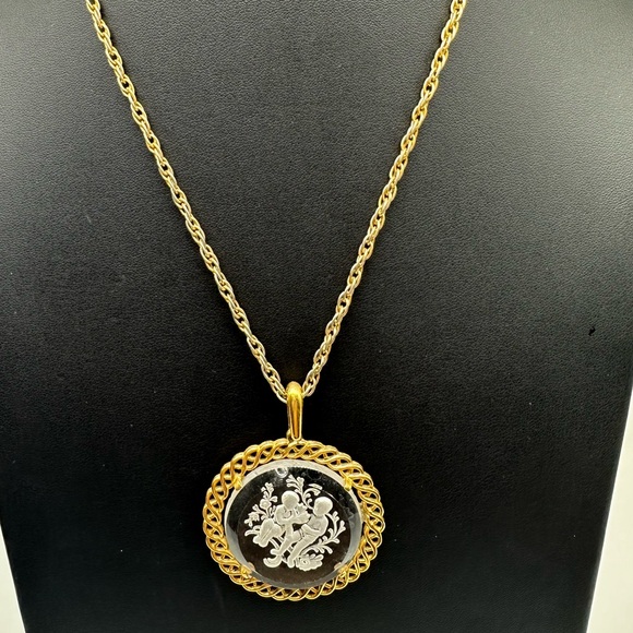 Vintage Trifari Goldtone Zodiac Gemini Pendant Statement Necklace Lux Chain - Picture 4 of 9